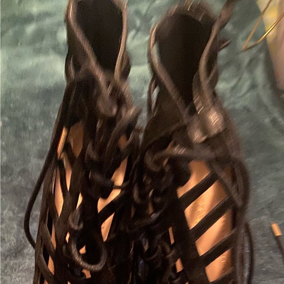 Black, faux velvet, pointy toe, high heels - Picture 2 of 3